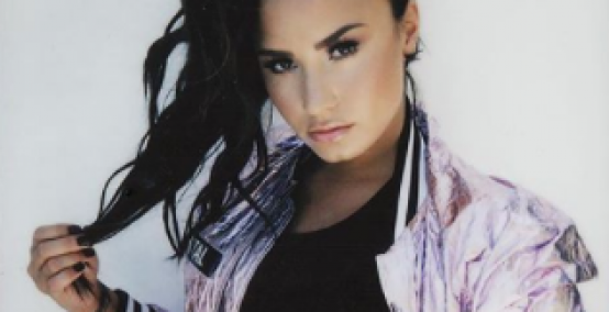 Demi Lovato z błyskiem w oku
